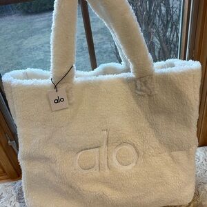 White Alo Foxy Sherpa Tote
